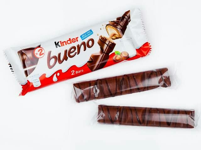 Kinder Bueno bars showing the thin transparent inner plastic wrapper